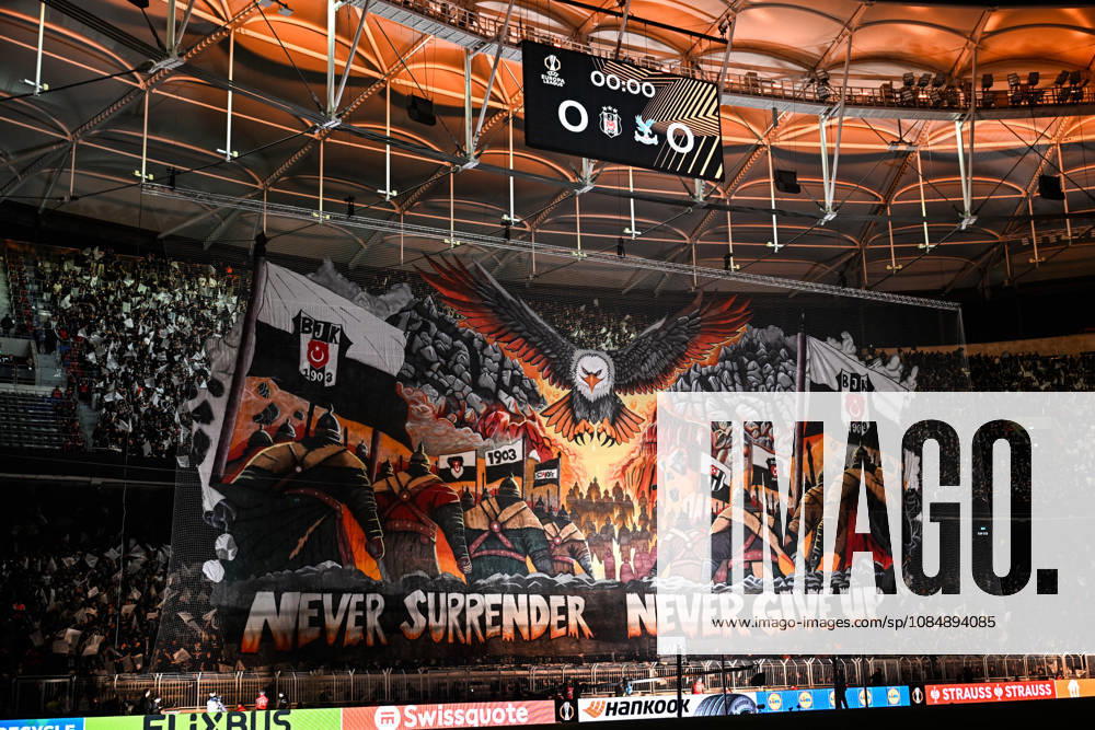 Besiktas v Crystal Palace - UEFA Europa League ISTANBUL, TURKIYE - OCTOBER 22: Besiktas fans support their team with a banner reading Never surrender never give up during the opening ceremony of the UEFA Europa League match between Besiktas and Crystal Palace at Tupras Stadium in Istanbul, Turkiye on October 22, 2026. Hakan Akgun Anadolu Istanbul Turkey. Editorial use only. Please get in touch for any other usage.