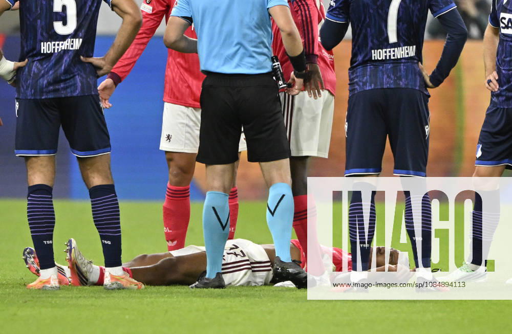 Steeve Kango Olympique Lyon (37) verletzt Verletzung muss am Ende Platz auf Trage verlassen TSG 1899 Hoffenheim vs Olympique Lyon 22.10.2026 DFL REGULATIONS PROHIBIT ANY USE OF PHOTOGRAPHS AS IMAGE SEQUENCES AND OR QUASI-VIDEO TSG 1899 Hoffenheim vs Olympique Lyon