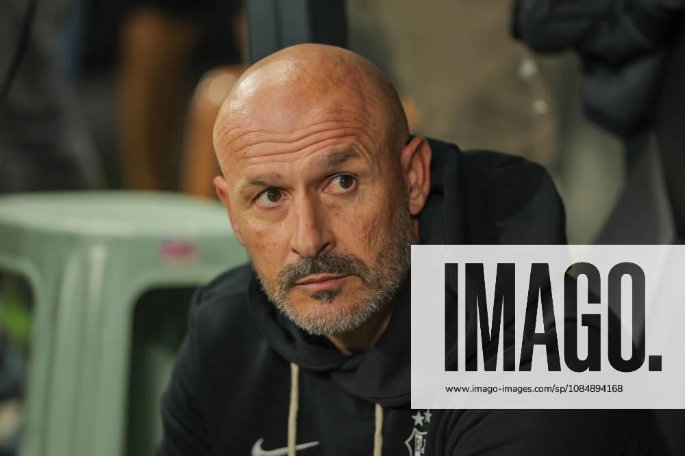 2026-10-22 Besiktas JK v Crystal Palace FC - UEFA Europa League 2026 27 League Phase MD3 ISTANBUL, TURKEY - OCTOBER 22: Coach Vincenzo Italiano of Besiktas JK during the UEFA Europa League 2026 27 League Phase MD3 match between Besiktas JK and Crystal Palace FC at Tupras Stadium on October 22, 2026 in Istanbul, Turkey. (Photo by BSR Agency) Istanbul Turkey Content not available for redistribution in The Netherlands directly or indirectly through any third parties.