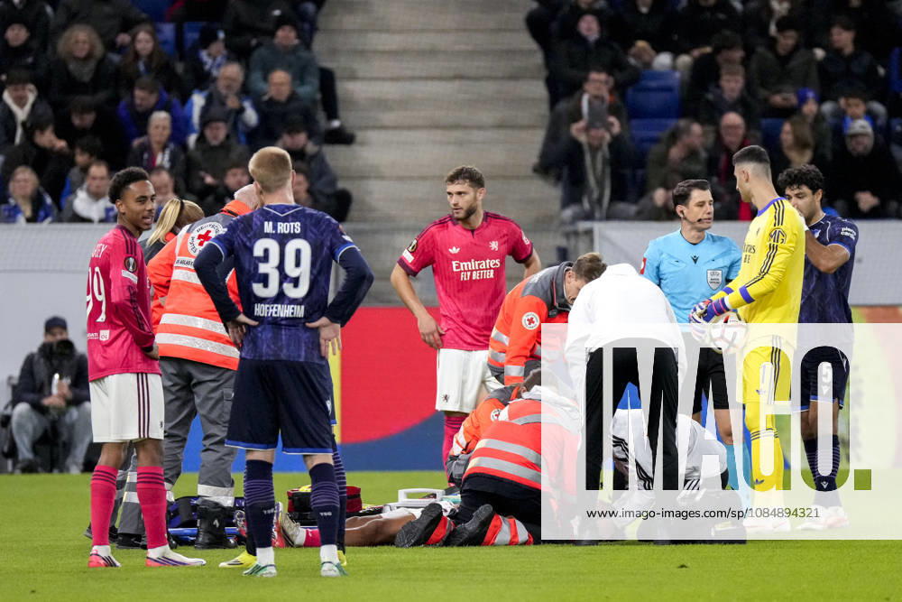 Steeve Kango (OL, 37) muss behandelt werden, verletzt, Verletzung, Verletzungspause, Action, Aktion, Spielszene, 22.10.2026, Sinsheim (Deutschland), Fussball, UEFA Europa League, TSG 1899 Hoffenheim - Olympique Lyon, DFB DFL REGULATIONS PROHIBIT ANY USE OF PHOTOGRAPHS AS IMAGE SEQUENCES AND OR QUASI-VIDEO.