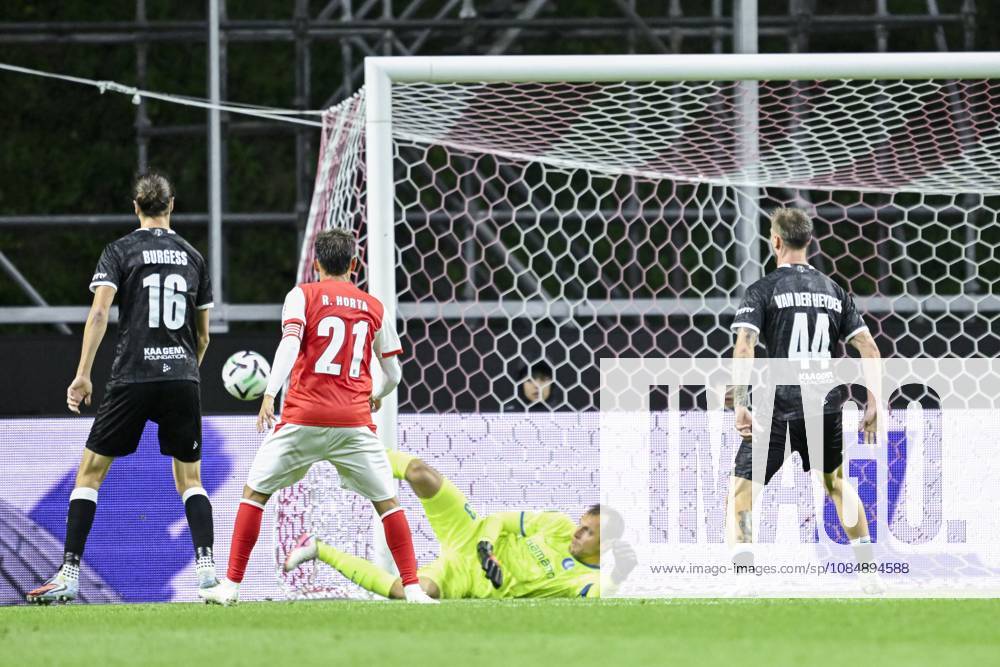 SC Braga v KAA Gent - UEFA Conference League BRAGA, PORTUGAL - OCTOBER 22 : Roef Davy goalkeeper of KAA Gent in action during the UEFA Conference League 2026 27 League Phase matchday 2 match between SC Braga and KAA Gent on October 22, 2026 in Braga, Portugal, 22 10 2026 Braga Portugal