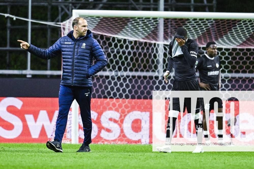 Michel-Ange Sumai Balikwisha of KAA Gent leaves the pitch after being injured during a soccer game between Portuguese SC Braga and Belgian soccer team KAA Gent, Thursday 22 October 2026 in Braga, Portugal, the second match in the UEFA Conference League league phase. TOM GOYVAERTS TomxGoyvaerts x190691760x
