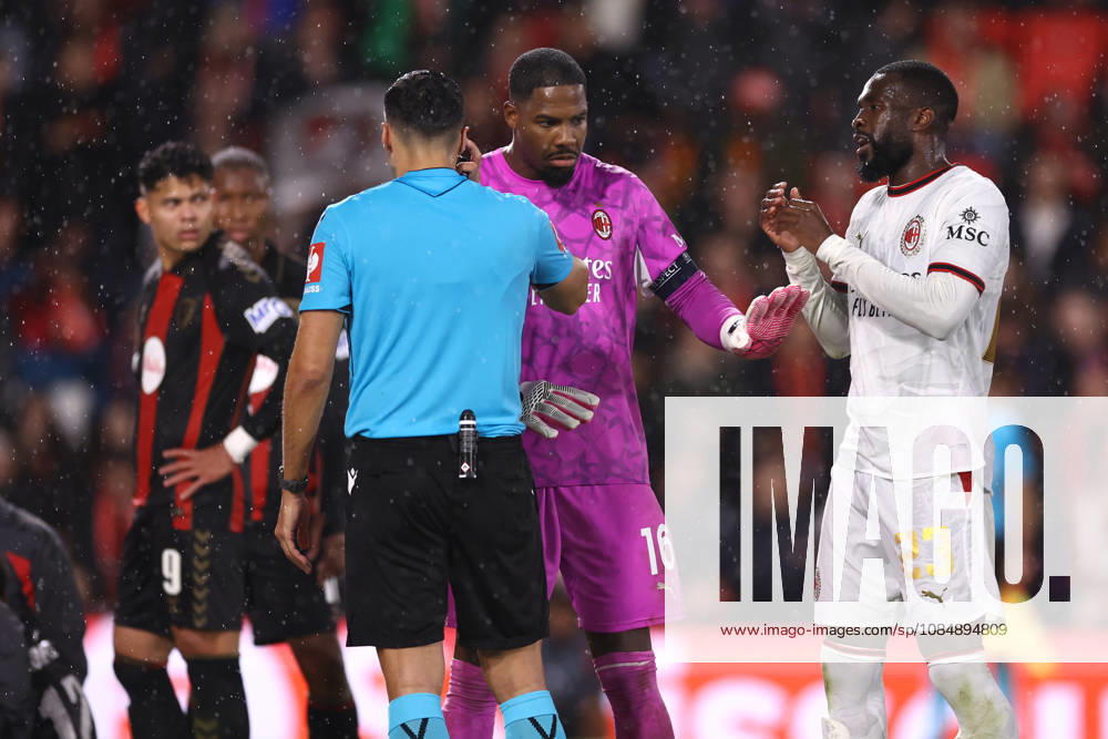 Bournemouth v AC Milan 22 October 2026, Bournemouth - UEFA Europa League - Bournemouth v AC Milan - Referee Vasilis Fotias is awaits a verdict on a red card for AC Milan goalkeeper Mike Maignan from the VAR team - Photo: Jacques Feeney Offside. Bournemouth UK