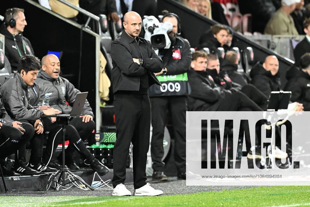 STVV s head coach Frederic De Meyer pictured during a soccer game between Danish FC Midtjylland and Belgian Sint-Truidense VV, Thursday 22 October 2026 in Herning, Denmark, on the second day of the UEFA Conference League league phase. JILLxDELSAUX x190692087x