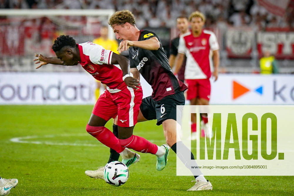 Fussball UEFA Conference League 2026 - 2027, 2. Spieltag - AS Monaco vs SC Freiburg - Stadion Louis II (Monaco): Lamine Camara (AS Monaco, 8) Patrick Osterhage (SC Freiburg, 6)