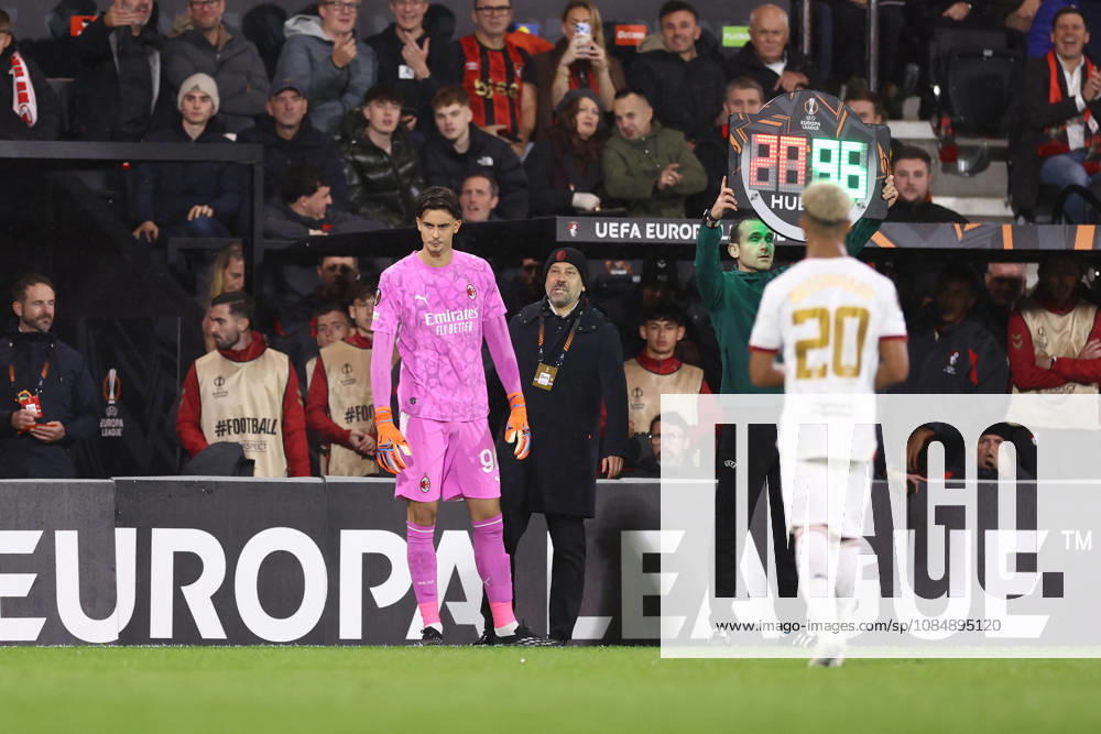 Bournemouth v AC Milan 22 October 2026, Bournemouth - UEFA Europa League - Bournemouth v AC Milan - AC Milan goalkeeper Lorenzo Torriani is substituted on after AC Milan goalkeeper Mike Maignan is sent off for a foul - Photo: Jacques Feeney Offside. Bournemouth UK