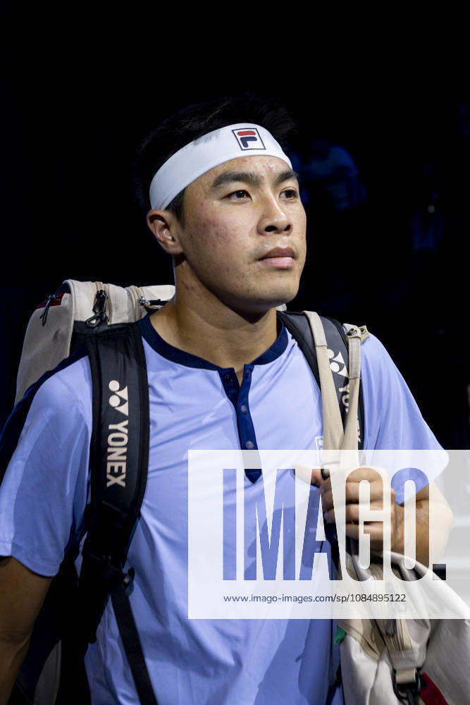 TENNIS : ATP, Tennis Herren 250 - Grand Prix Tennis AURA - Decines (France) 22 10 2026 Brandon Nakashima (USA) enters the court during the tournament of the Auvergne Rhône-Alpes Grand Prix at the LDLC Arena in Décines on October 22, 2026. Photo Sandrine Thesillat PsNewZ