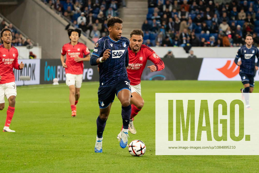 Bambase Conte (TSG Hoffenheim, 20) am Ball, Aktion, Dribbling, dribbeln, Angriff, GER, TSG 1899 Hoffenheim vs. Olympique Lyon, Fussball, Europa League, Spieltag 3, Spielzeit 2026 2027, 22.10.2026, GER, TSG 1899 Hoffenheim vs. Olympique Lyon, Fussball, Europa League, Spieltag 3, Spielzeit 2026 2027, 22.10.2026, Sinsheim