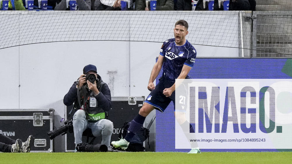 Torschütze Andrej Kramaric (Hoffenheim, 27), Spieler der TSG 1899 Hoffenheim, jubelt über das Tor zum 1:0, Jubel, jubeln, Torjubel, Torerfolg, celebrate the goal, goal, celebration, jubelt ueber das Tor, Freuen, Freude, freut sich, optimistisch, positiv, Spielszene, Highlight, Freisteller, Ganzkörper, Einzelbild, Einzelfoto, Aktion, Action, 22.10.2026, Sinsheim (Deutschland), Fussball, UEFA Europa League, TSG 1899 Hoffenheim - Olympique Lyon, DFB DFL REGULATIONS PROHIBIT ANY USE OF PHOTOGRAPHS AS IMAGE SEQUENCES AND OR QUASI-VIDEO.