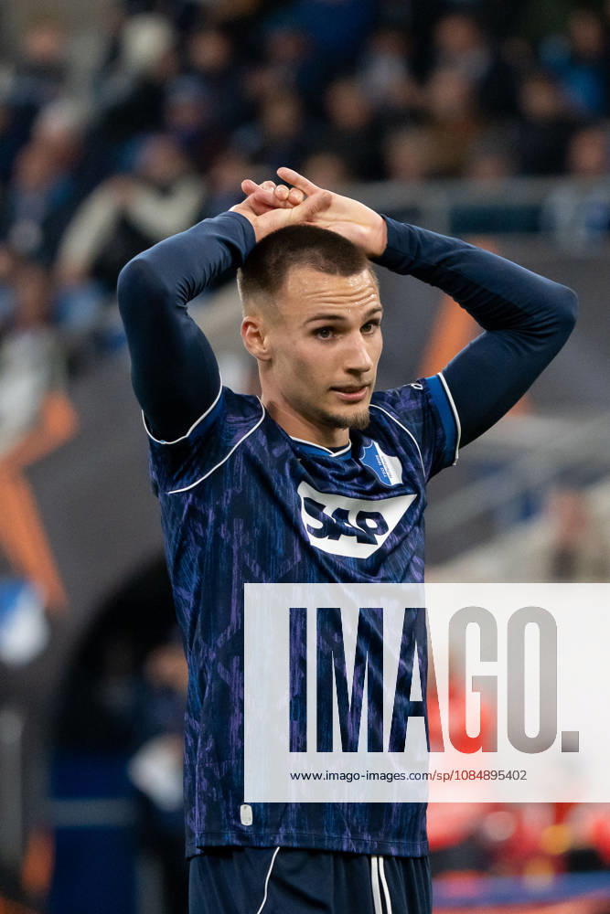Tim Lemperle (TSG Hoffenheim, 19) enttäuscht, Enttäuschung, frustriert, Frust, verärgert nach vergebener Großchance, Geste, Mimik, Zeichen, GER, TSG 1899 Hoffenheim vs. Olympique Lyon, Fussball, Europa League, Spieltag 3, Spielzeit 2026 2027, 22.10.2026, GER, TSG 1899 Hoffenheim vs. Olympique Lyon, Fussball, Europa League, Spieltag 3, Spielzeit 2026 2027, 22.10.2026, Sinsheim