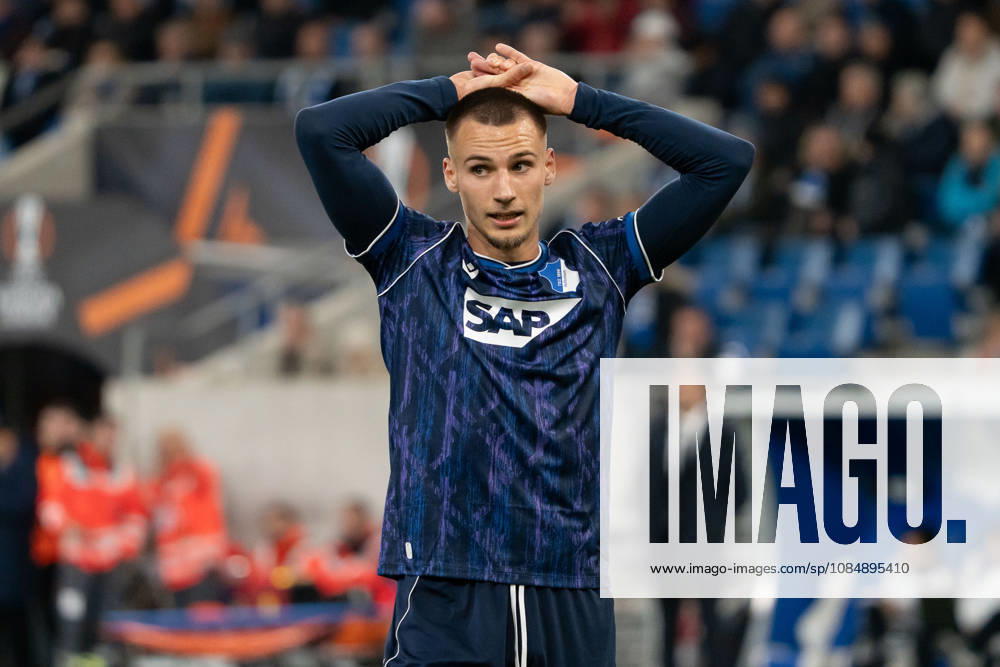 Tim Lemperle (TSG Hoffenheim, 19) enttäuscht, Enttäuschung, frustriert, Frust, verärgert nach vergebener Großchance, Geste, Mimik, Zeichen, GER, TSG 1899 Hoffenheim vs. Olympique Lyon, Fussball, Europa League, Spieltag 3, Spielzeit 2026 2027, 22.10.2026, GER, TSG 1899 Hoffenheim vs. Olympique Lyon, Fussball, Europa League, Spieltag 3, Spielzeit 2026 2027, 22.10.2026, Sinsheim