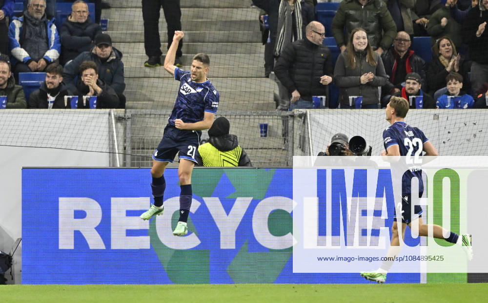 TOR zum 1:0 Nathan De Cat TSG 1899 Hoffenheim (17) Torjubel Alexander Prass TSG 1899 Hoffenheim (22) im Hintergrund Bandenwerbung Logo RECYCLE TSG 1899 Hoffenheim vs Olympique Lyon 22.10.2026 DFL REGULATIONS PROHIBIT ANY USE OF PHOTOGRAPHS AS IMAGE SEQUENCES AND OR QUASI-VIDEO TSG 1899 Hoffenheim vs Olympique Lyon