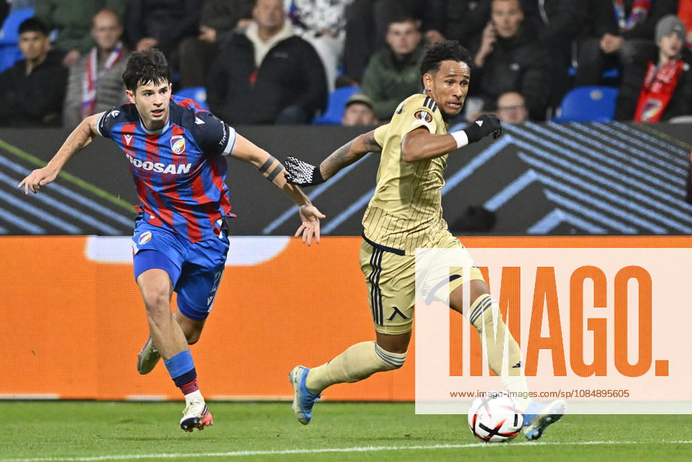 Fotball UEFA Europa League 3rd round match: Viktoria Plzen vs Levski Sofia in Pilsen, Czech Republic, October 22, 2026. From left Tobias Paliscak of Viktoria, Reinaldo of Levski. (CTKxPhoto MiroslavxChaloupka) CTKPhotoP2026102209868 CTKPhotoP2026102209868