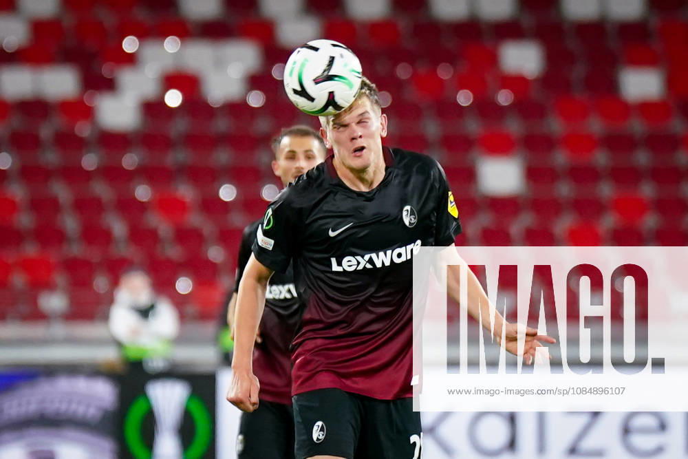 Fussball UEFA Conference League 2026 - 2027, 2. Spieltag - AS Monaco vs SC Freiburg - Stadion Louis II (Monaco): Matthias Ginter (SC Freiburg, 28) Kopfball, Mimik, Gesichtsausdruck, Emotion