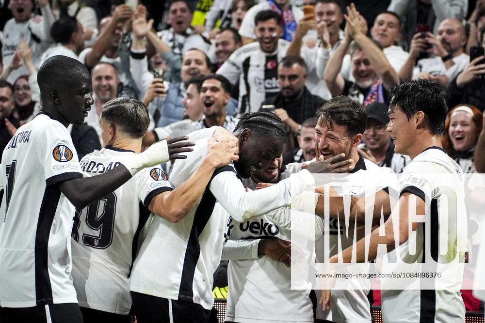 Besiktas v Crystal Palace - UEFA Europa League ISTANBUL, TURKIYE - OCTOBER 22: Players of Besiktas celebrate after a goal during the UEFA Europa League match between Besiktas and Crystal Palace at Tupras Stadium in Istanbul, Turkiye on October 22, 2026. Beyza Comert Anadolu Istanbul Turkey. Editorial use only. Please get in touch for any other usage.