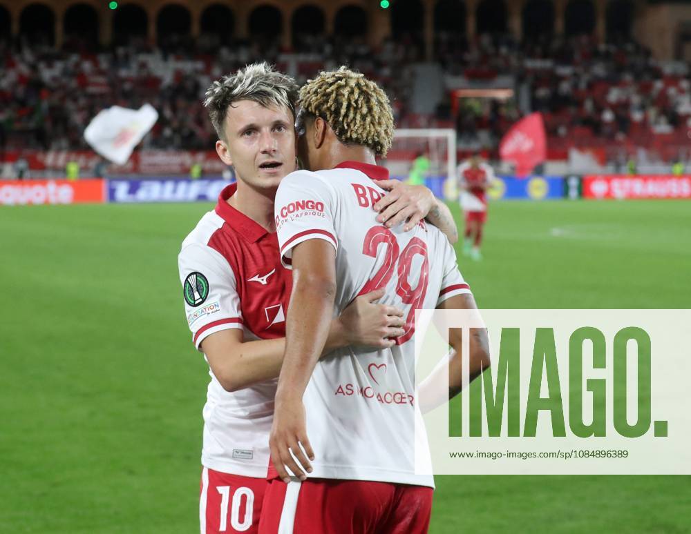 Monaco vs Fribourg PHOTOPQR NICE MATIN Cyril Dodergny ; Monaco ; 22 10 2026 ; Monaco le 22 10 2026 - Stade Louis II - Ligue Conference - 2eme journee - L AS Monaco recevait Fribourg - Le monegasque GOLOVIN N10 felicitant BRUNNER sur le premier but Monaco France