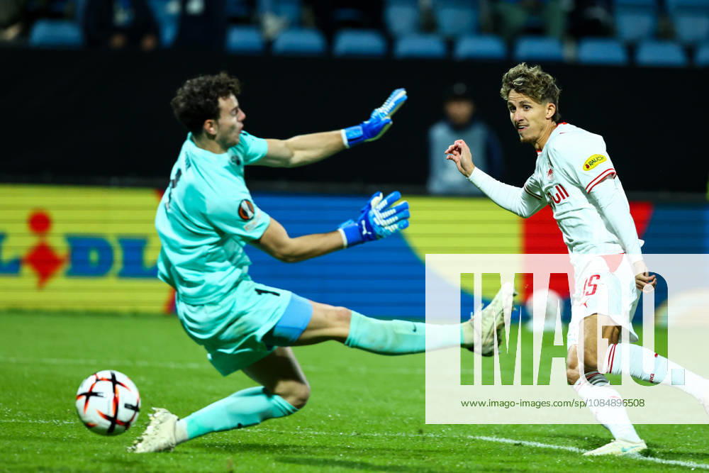 SOCCER - UEFA EL, Celje vs RBS CELJE,SLOVENIA,22.OCT.26 - SOCCER - UEFA Europa League, NK Celje vs Red Bull Salzburg. Image shows Jesper Lindstrom (Salzburg) and Zan-Luk Leban (Celje). GEPAxpictures Doak