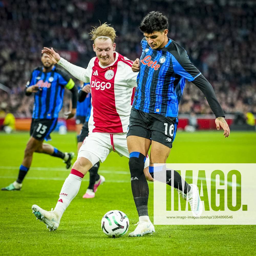 , JohanCruijff ArenA , season 2026 2027 , UEFA Conference League , League phase - Matchday 3 football , match between Ajax and Atalanta , Picture shows Ajax player Julian Brandt and Atalanta player Raoul Bellanova Ajax - Atalanta x208963795x