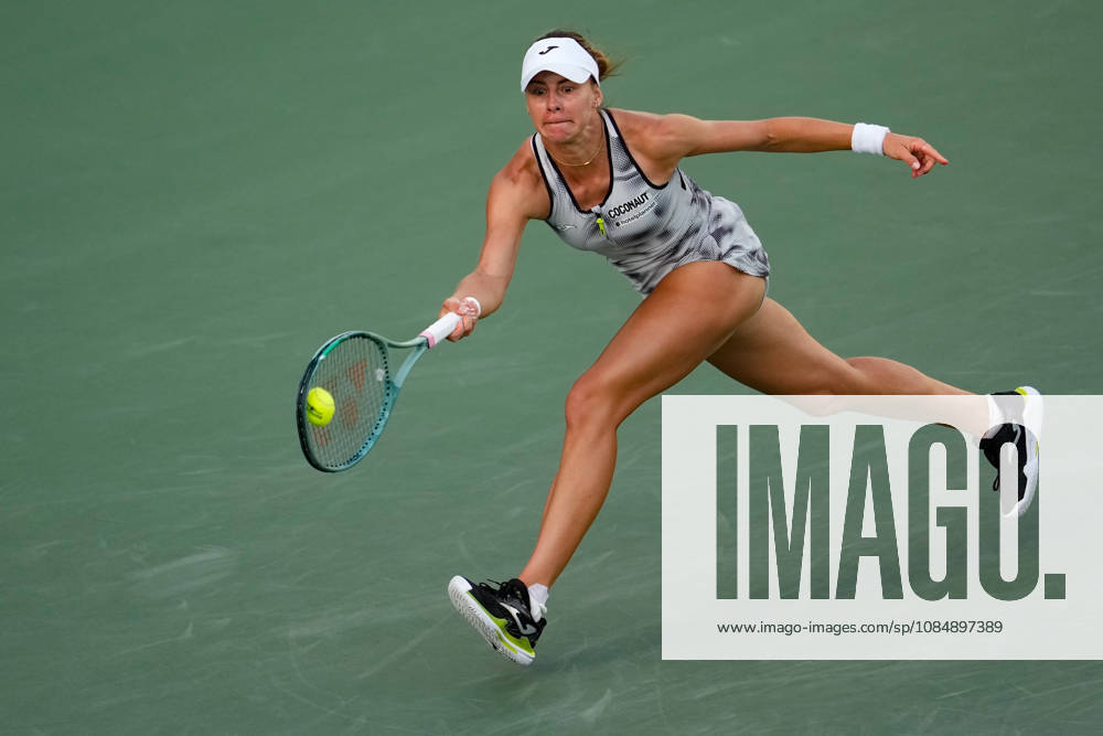 WTA, Tennis Damen Kinoshita Group Japan Open - Day 4 Magda Linette of Poland competes in her round of 16 singles match against Katerina Siniakova of the Czech Republic at the 2026 Kinoshita Group Japan Open Women s tennis tournament at Utsubo Tennis Center in Osaka, Japan, on October 22, 2026. Osaka Japan