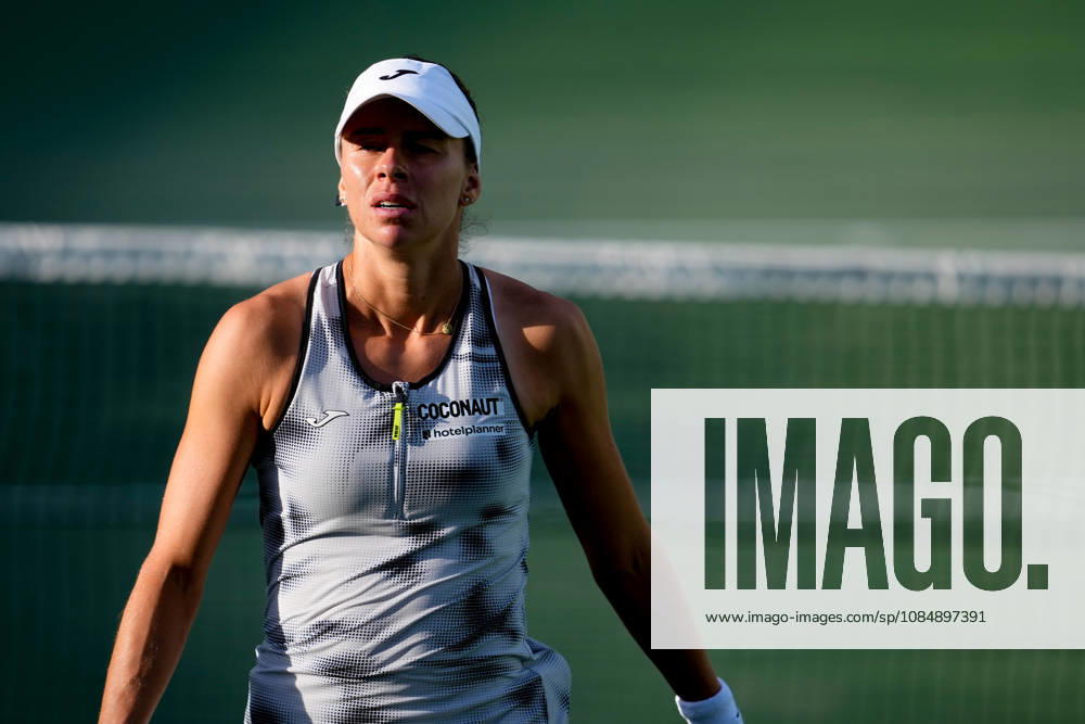 WTA, Tennis Damen Kinoshita Group Japan Open - Day 4 Magda Linette of Poland competes in her round of 16 singles match against Katerina Siniakova of the Czech Republic at the 2026 Kinoshita Group Japan Open Women s tennis tournament at Utsubo Tennis Center in Osaka, Japan, on October 22, 2026. Osaka Japan