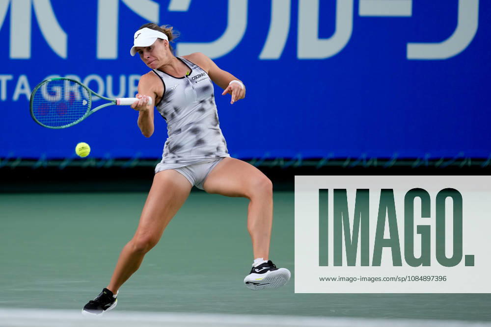 WTA, Tennis Damen Kinoshita Group Japan Open - Day 4 Magda Linette of Poland competes in her round of 16 singles match against Katerina Siniakova of the Czech Republic at the 2026 Kinoshita Group Japan Open Women s tennis tournament at Utsubo Tennis Center in Osaka, Japan, on October 22, 2026. Osaka Japan