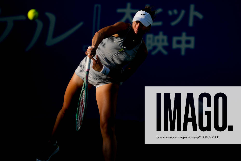 WTA, Tennis Damen Kinoshita Group Japan Open - Day 4 Magda Linette of Poland competes in her round of 16 singles match against Katerina Siniakova of the Czech Republic at the 2026 Kinoshita Group Japan Open Women s tennis tournament at Utsubo Tennis Center in Osaka, Japan, on October 22, 2026. Osaka Japan
