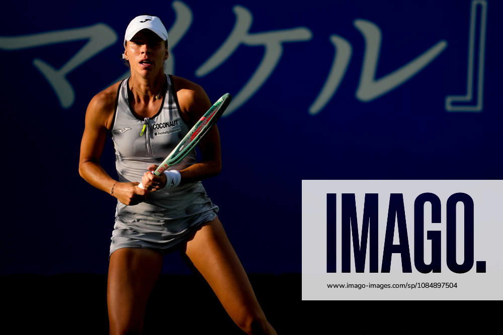WTA, Tennis Damen Kinoshita Group Japan Open - Day 4 Magda Linette of Poland competes in her round of 16 singles match against Katerina Siniakova of the Czech Republic at the 2026 Kinoshita Group Japan Open Women s tennis tournament at Utsubo Tennis Center in Osaka, Japan, on October 22, 2026. Osaka Japan