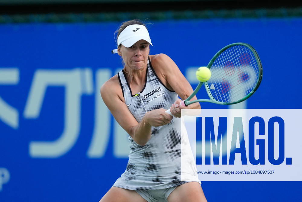 WTA, Tennis Damen Kinoshita Group Japan Open - Day 4 Magda Linette of Poland competes in her round of 16 singles match against Katerina Siniakova of the Czech Republic at the 2026 Kinoshita Group Japan Open Women s tennis tournament at Utsubo Tennis Center in Osaka, Japan, on October 22, 2026. Osaka Japan