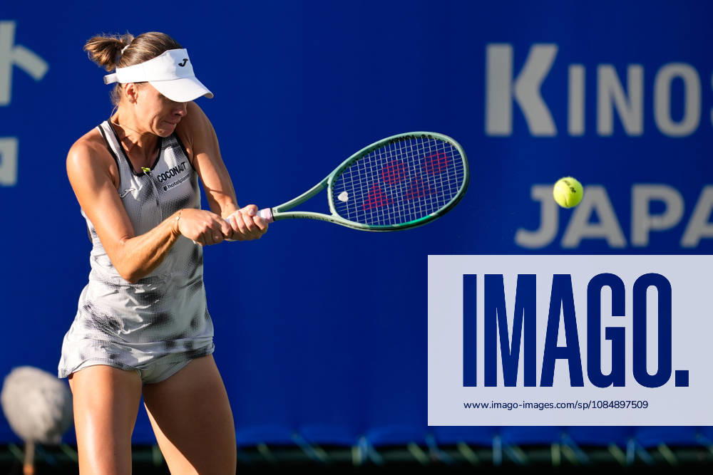 WTA, Tennis Damen Kinoshita Group Japan Open - Day 4 Magda Linette of Poland competes in her round of 16 singles match against Katerina Siniakova of the Czech Republic at the 2026 Kinoshita Group Japan Open Women s tennis tournament at Utsubo Tennis Center in Osaka, Japan, on October 22, 2026. Osaka Japan