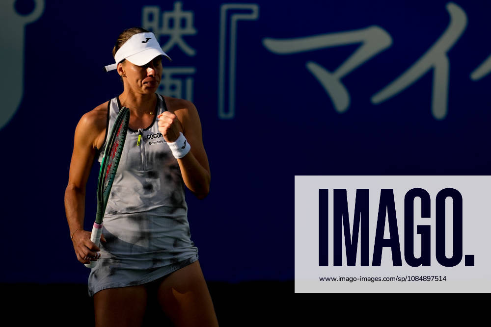 WTA, Tennis Damen Kinoshita Group Japan Open - Day 4 Magda Linette of Poland competes in her round of 16 singles match against Katerina Siniakova of the Czech Republic at the 2026 Kinoshita Group Japan Open Women s tennis tournament at Utsubo Tennis Center in Osaka, Japan, on October 22, 2026. Osaka Japan