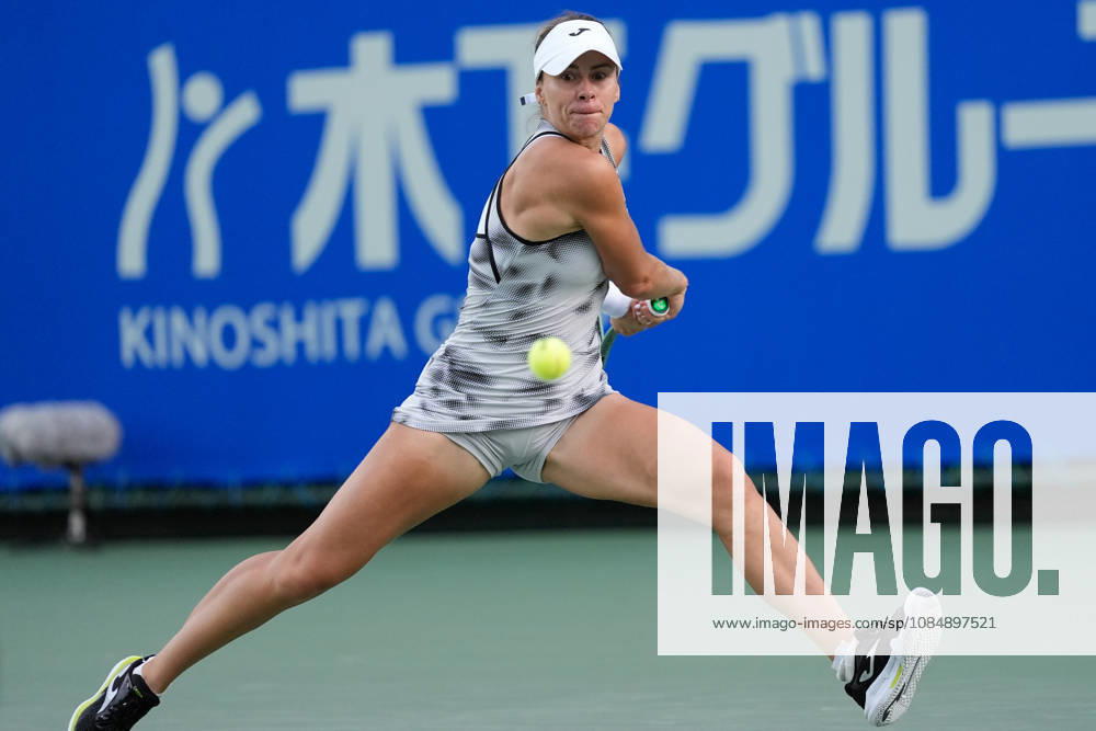 WTA, Tennis Damen Kinoshita Group Japan Open - Day 4 Magda Linette of Poland competes in her round of 16 singles match against Katerina Siniakova of the Czech Republic at the 2026 Kinoshita Group Japan Open Women s tennis tournament at Utsubo Tennis Center in Osaka, Japan, on October 22, 2026. Osaka Japan