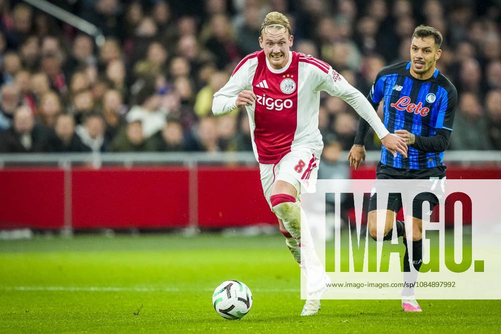 , JohanCruijff ArenA , season 2026 2027 , UEFA Conference League , League phase - Matchday 3 football , match between Ajax and Atalanta , Picture shows Ajax player Julian Brandt and Atalanta player Gianluca Gaetano Ajax - Atalanta x208964741x