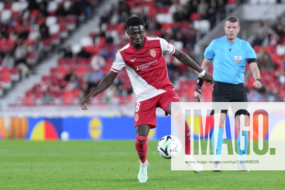 Lamine Camara (AS Monaco, 08) am Ball , Monaco, Fussball, UEFA Conference League, 2. Spieltag, Ligaphase , 2026 2027, AS Monaco vs. SC Freiburg, 22.10.2026, Stade Louis II, Monaco Monaco Stade Louis II Fontvieille Monaco