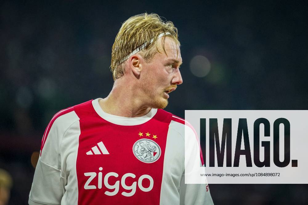, JohanCruijff ArenA , season 2026 2027 , UEFA Conference League , League phase - Matchday 3 football , match between Ajax and Atalanta , Picture shows Ajax player Julian Brandt Ajax - Atalanta x208964748x