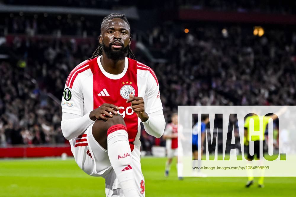 AMSTERDAM - Tolu Arokodare of Ajax celebrates scoring the 1-0 during the UEFA Conference League match between AFC Ajax and Atalanta BC at the Johan Cruijff ArenA on October 22, 2026 in Amsterdam, the Netherlands. OLAF KRAAK ANP UEFA Conference League 2026 27 ANPxSportx IVx 573305666 originalFilename: 573305666
