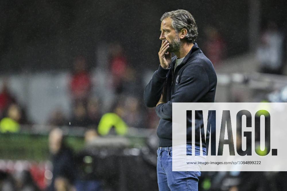 SC Braga v KAA Gent - UEFA Conference League BRAGA, PORTUGAL - OCTOBER 22 : De Mil Rik head coach of KAA Gent looking dejected during the UEFA Conference League 2026 27 League Phase matchday 2 match between SC Braga and KAA Gent on October 22, 2026 in Braga, Portugal, 22 10 2026 Braga Portugal