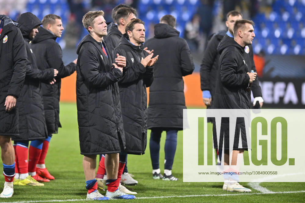 Fotball UEFA Europa League 3rd round match: Viktoria Plzen vs Levski Sofia in Pilsen, Czech Republic, October 22, 2026. Football players of FC Viktoria Plzen greet fans. (CTKxPhoto MiroslavxChaloupka) CTKPhotoP2026102210567 CTKPhotoP2026102210567