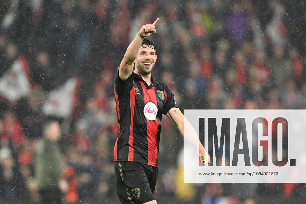 Bournemouth v AC Milan, Europa League Ryan Christie (10) of AFC Bournemouth celebrates at full time during the Europa League match between Bournemouth and AC Milan at the Vitality Stadium, Bournemouth, UK on 22 October 2026. Bournemouth Vitality Stadium Dorset UK Editorial use only ,