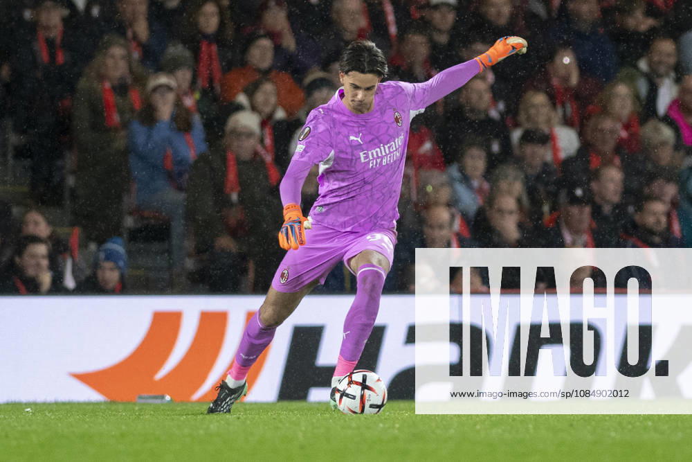 AFC Bournemouth v AC Milan, UEFA Europa League Lorenzo Torriani of Milan takes a goal kick during AFC Bournemouth v AC Milan UEFA Europa League Matchday 3 at the Vitality Stadium, Bournemouth, England on 22 October 2026 Credit: Andy Thomas Every Second Media Editorial use only. All images are copyright Every Second Media Limited. No images may be reproduced without prior permission.