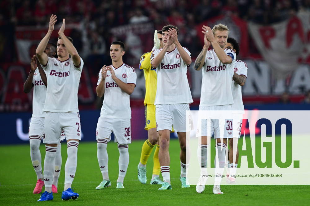 UEFA Europa League - Olympiacos FC vs AC Sparta Praha - Players of AC Sparta Praha react during the UEFA Europa League Phase matchday 3 soccer match between Olympiacos FC and AC Sparta Praha at the Georgios Karaiskakis Stadium in Piraeus, Greece, 22 October 2026. IMAGO ONE INCH PRODUCTIONS PIRAEUS GREECE