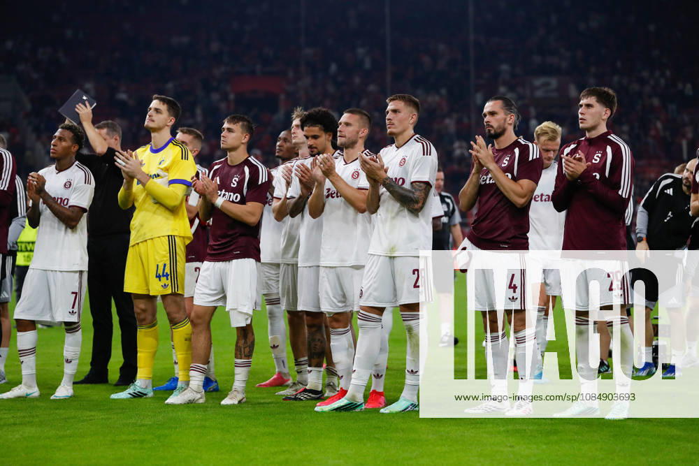 Olympiacos F.C. v AC Sparta Prague UEFA Europa League AC Sparta Prague players thanks their supporters at the end of the UEFA Europa League match at Karaiskakis Stadium, Piraeus 22 10 2026 UK Newspapers OUT
