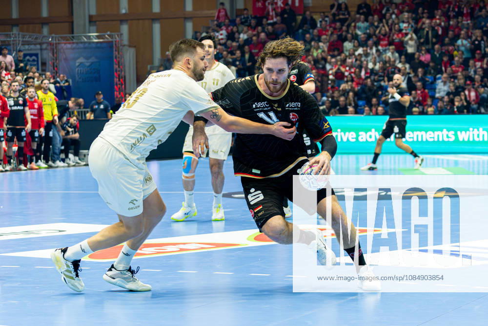 Kassel, Deutschland 22. Oktober 2026: EHF Champions League - 2026 2027 - Gruppenphase - Gruppe B - Sp. 5 - MT Melsungen gegen Orlen Wisla Plock Im Bild: v. li. im Zweikampf Zoran Ilić Ilic (SPR) und Johannes Golla (MT) Rothenbach-Halle Hessen