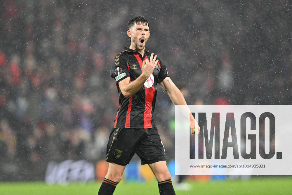 Bournemouth v AC Milan, Europa League Ryan Christie (10) of AFC Bournemouth celebrates the 3-0 win at full time during the Europa League match between Bournemouth and AC Milan at the Vitality Stadium, Bournemouth, UK on 22 October 2026. Bournemouth Vitality Stadium Dorset UK Editorial use only ,
