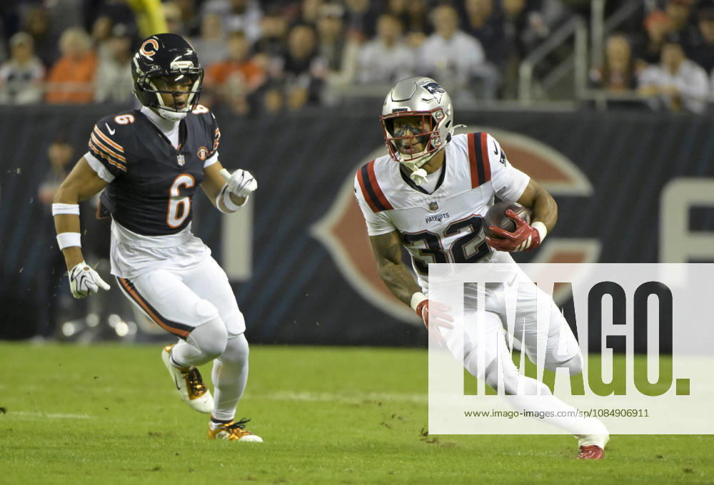 New England Patriots running back Treveyon Henderson (32) scrambles for some yardage against the Chicago Bears at Soldier Field in Chicago on Thursday, October 22, 2026. The Bears defeated the Patriots 30-24. CHI20261022135 MARKxBLACK