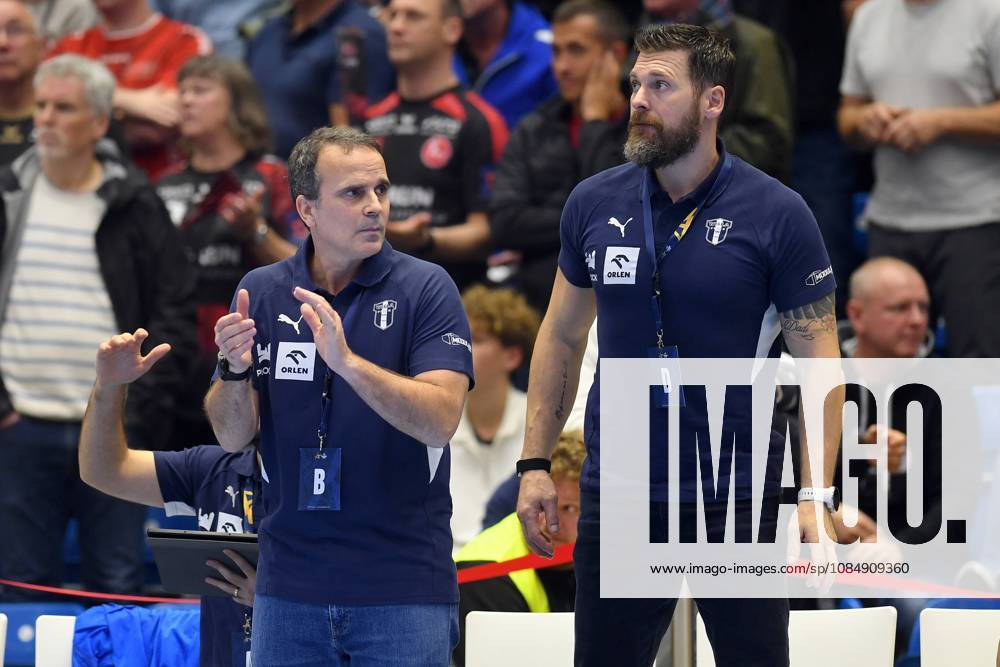 Xavi Sabate Caviedes (Trainer Orlen Wisla Plock) und Mirsad Terzic (R) , GER, MT Melsungen - Orlen Wisla Plocks (POL), Handball, Champions League Maenner, Group Matches, Saison 2026 2027, 22.10.2026, GER, MT Melsungen - Orlen Wisla Plock, CL Maenner, Group Match, Saison 2026 2027, 22.10.2026 Kassel