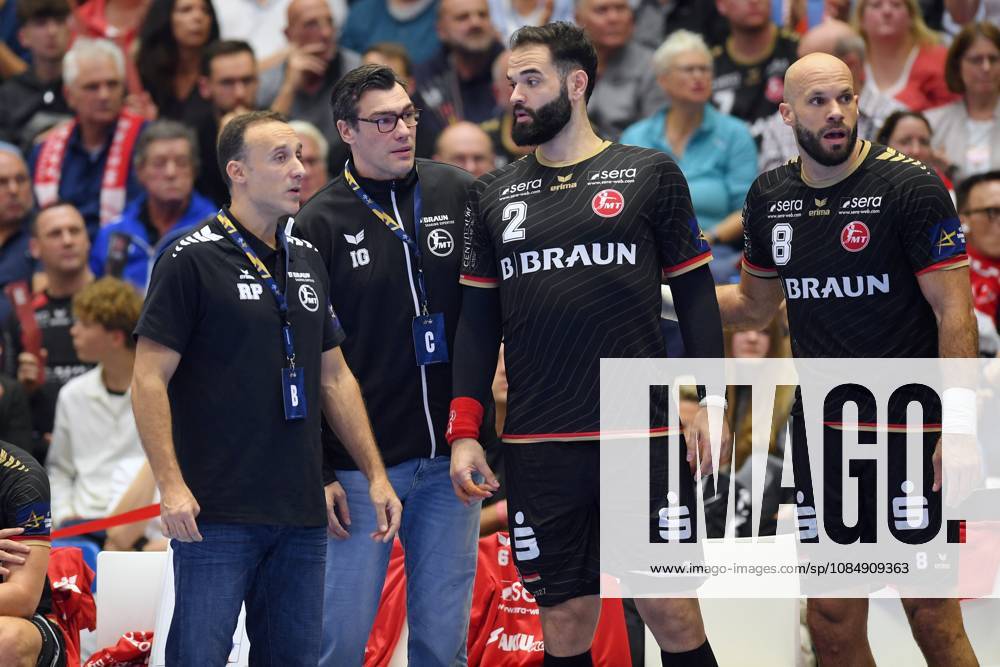 Roberto Garcia Parrondo (Trainer MT Melsungen), Isaias Guadiola Villaplana (Co-Trainer MT Melsungen), Ruben Marchan (MT Melsungen 2), Adrian Sipos (MT Melsungen 8) (L-R) , GER, MT Melsungen - Orlen Wisla Plocks (POL), Handball, Champions League Maenner, Group Matches, Saison 2026 2027, 22.10.2026, GER, MT Melsungen - Orlen Wisla Plock, CL Maenner, Group Match, Saison 2026 2027, 22.10.2026 Kassel