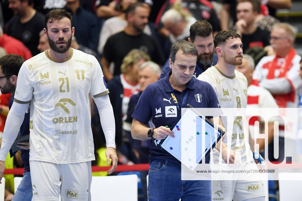 Zoltan Szita (Wisla Plock 21, Haritz Salvado Ulazia (Co-Trainer Orlen Wisla Plock), Mitja Janc (Wisla Plock 8) (L-R) , GER, MT Melsungen - Orlen Wisla Plocks (POL), Handball, Champions League Maenner, Group Matches, Saison 2026 2027, 22.10.2026, GER, MT Melsungen - Orlen Wisla Plock, CL Maenner, Group Match, Saison 2026 2027, 22.10.2026 Kassel