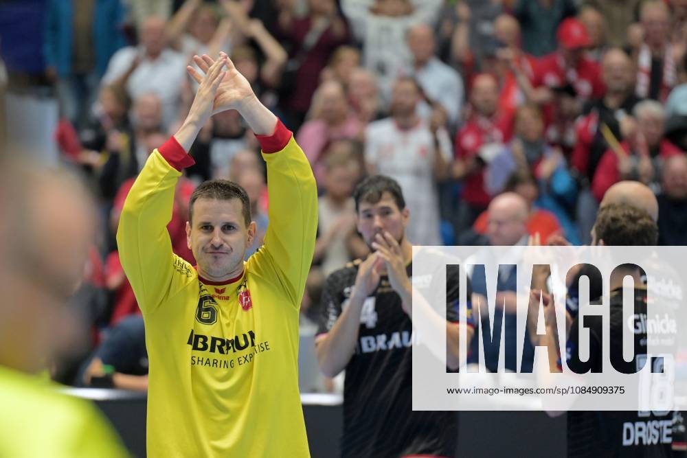Jubel, Freude bei Nebojsa Simic (Torwart MT Melsungen 16) nach dem Sieg; Daniel Dujshebaev (MT Melsungen 24) (hinten) , GER, MT Melsungen - Orlen Wisla Plocks (POL), Handball, Champions League Maenner, Group Matches, Saison 2026 2027, 22.10.2026, GER, MT Melsungen - Orlen Wisla Plock, CL Maenner, Group Match, Saison 2026 2027, 22.10.2026 Kassel