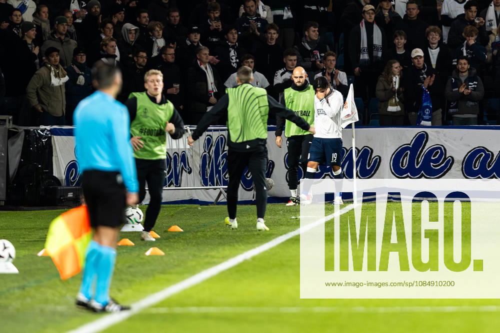 Aarhus GF v Egnatia, UEFA Conference League, Randers, Denmark Randers, Denmark. 22nd, October 2026. Eric Kahl (19) of Aarhus GF leaves the pitch after a red card during the UEFA Conference League match between Aarhus GF and Egnatia at Randers Stadion in Randers. Denmark, Randers, Cepheus Park Randers