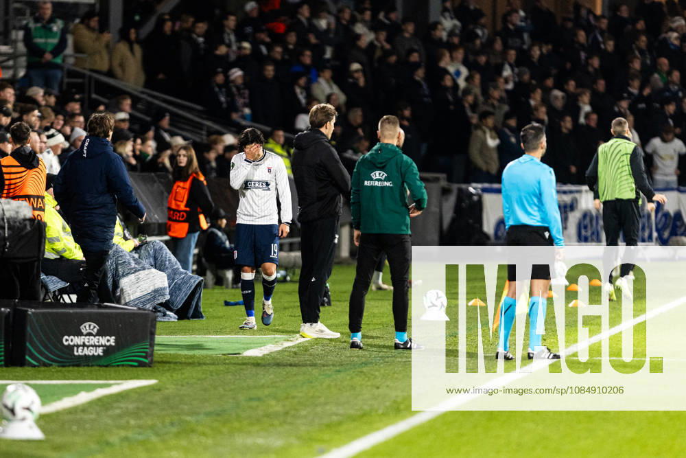 Aarhus GF v Egnatia, UEFA Conference League, Randers, Denmark Randers, Denmark. 22nd, October 2026. Eric Kahl (19) of Aarhus GF leaves the pitch after a red card during the UEFA Conference League match between Aarhus GF and Egnatia at Randers Stadion in Randers. Denmark, Randers, Cepheus Park Randers